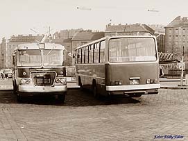 Két korszak egymás mellett, Ikarusz 620 -GA 95-40- és Ikarusz 260 -GC 47-84, a Moszkva téren 1975-ben.
